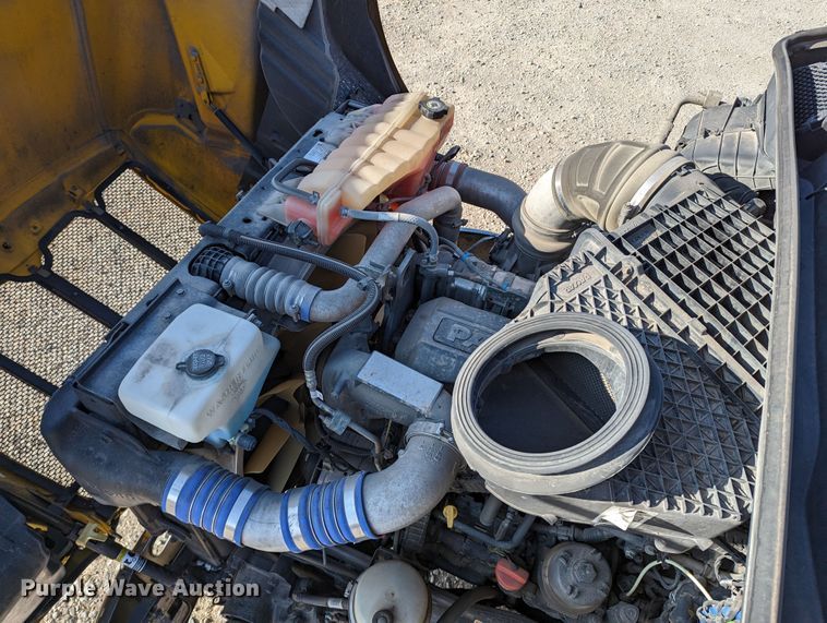 image for item LP9150 2017 Peterbilt 579 semi truck