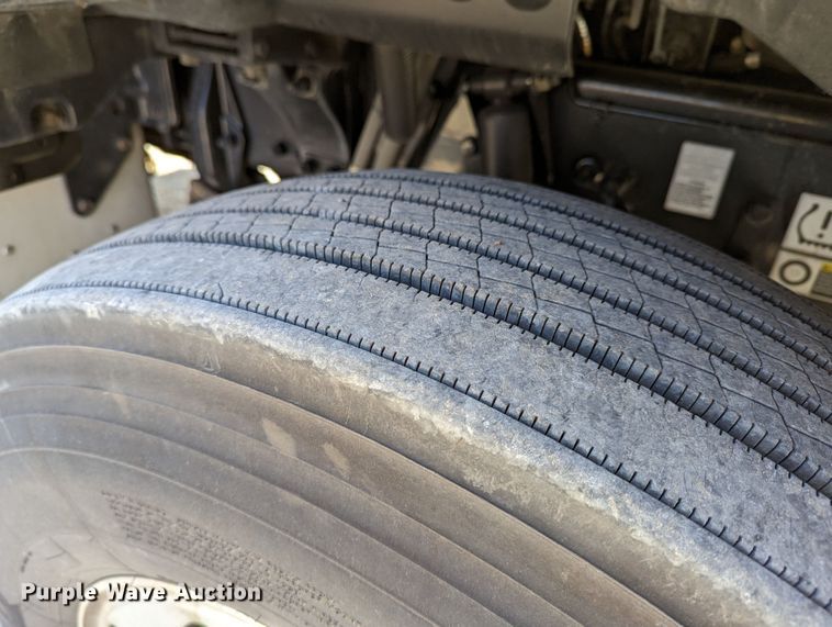 image for item LP9150 2017 Peterbilt 579 semi truck