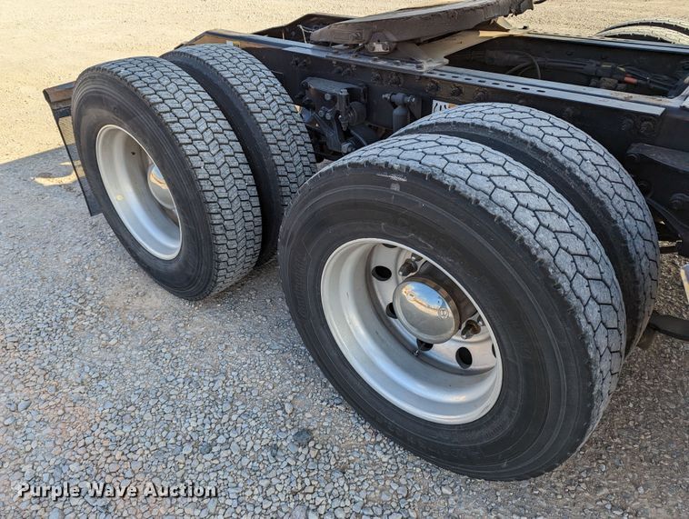 image for item LP9150 2017 Peterbilt 579 semi truck