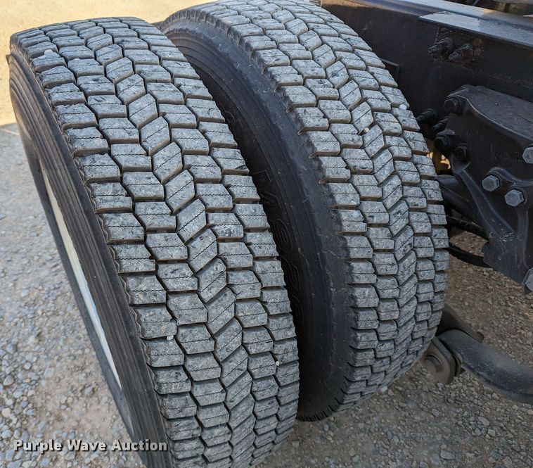 image for item LP9150 2017 Peterbilt 579 semi truck