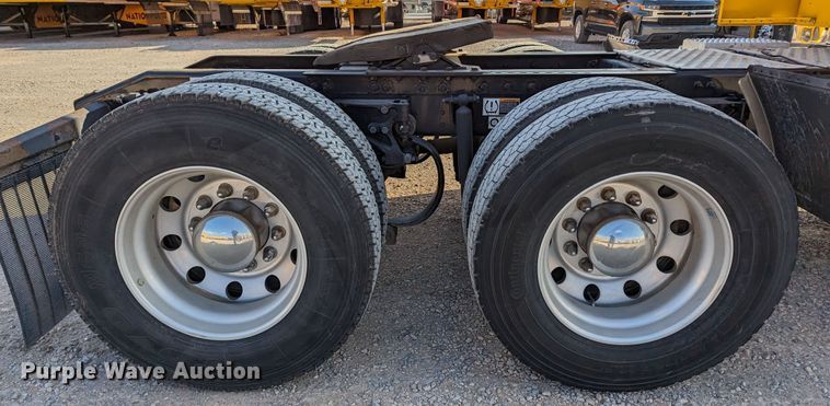 image for item LP9150 2017 Peterbilt 579 semi truck