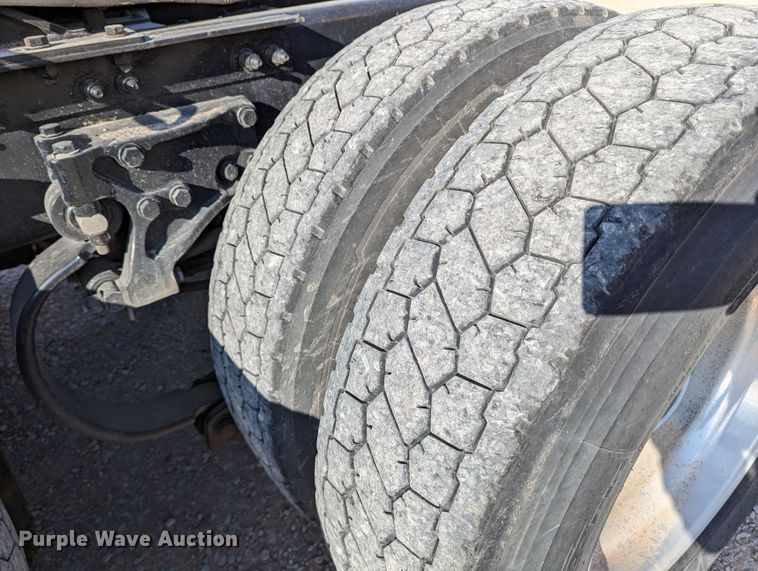 image for item LP9150 2017 Peterbilt 579 semi truck