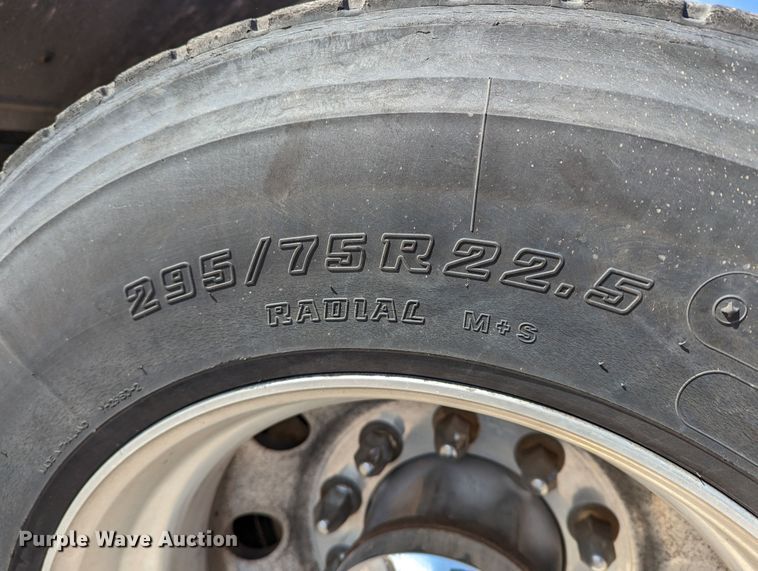 image for item LP9150 2017 Peterbilt 579 semi truck