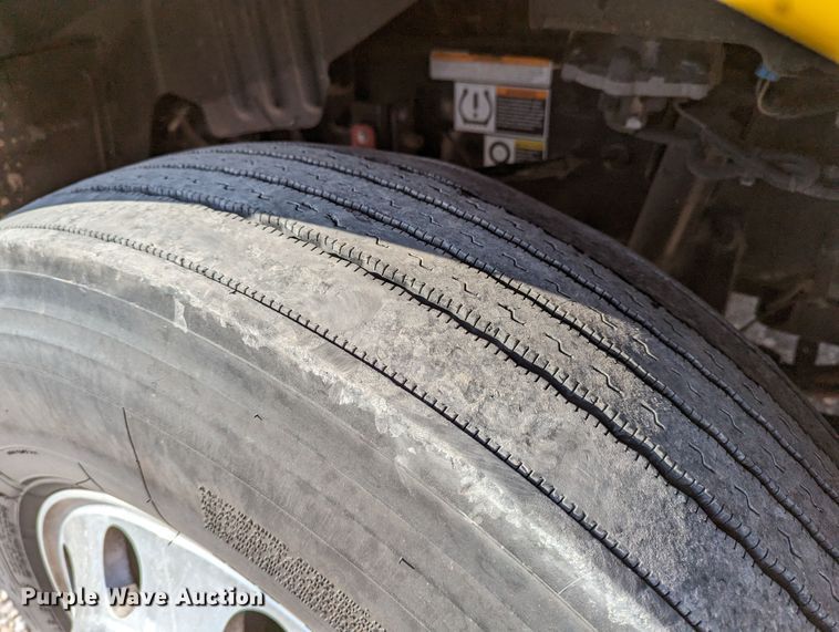 image for item LP9150 2017 Peterbilt 579 semi truck