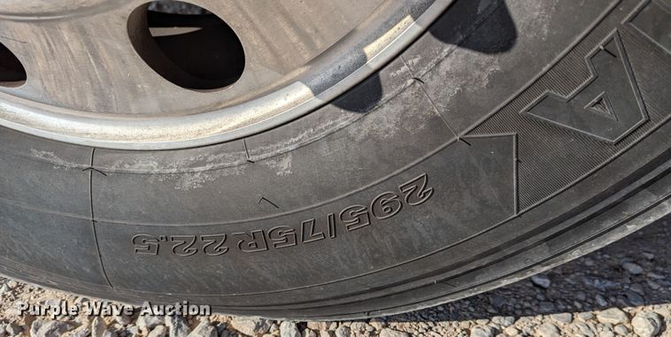 image for item LP9150 2017 Peterbilt 579 semi truck