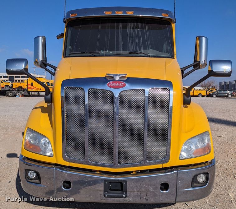 image for item LP9151 2016 Peterbilt 579 semi truck