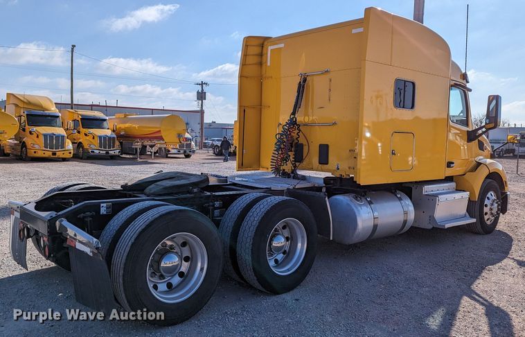 image for item LP9151 2016 Peterbilt 579 semi truck