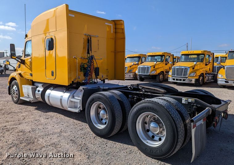 image for item LP9151 2016 Peterbilt 579 semi truck