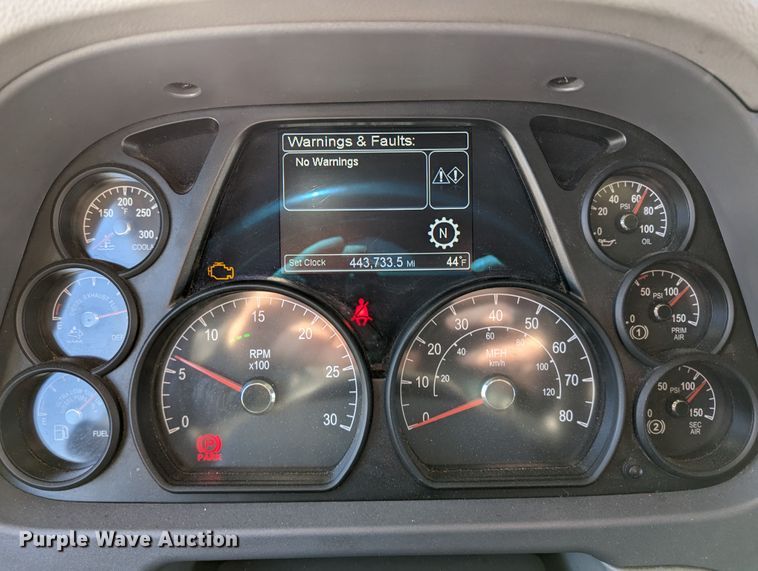 image for item LP9151 2016 Peterbilt 579 semi truck