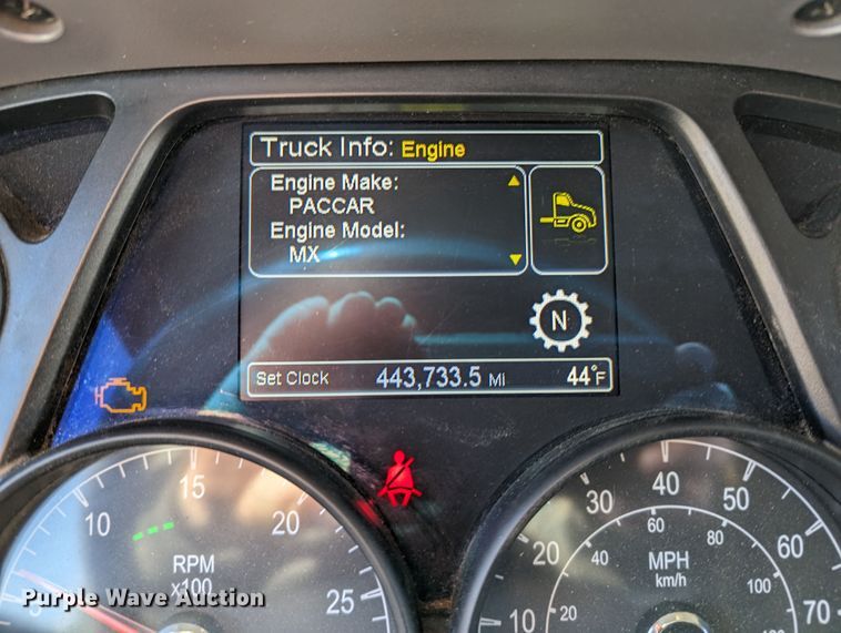 image for item LP9151 2016 Peterbilt 579 semi truck