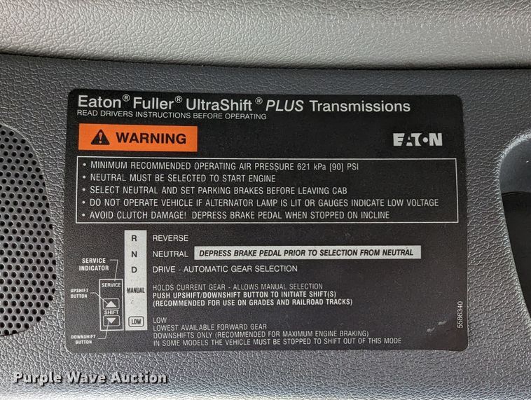 image for item LP9151 2016 Peterbilt 579 semi truck