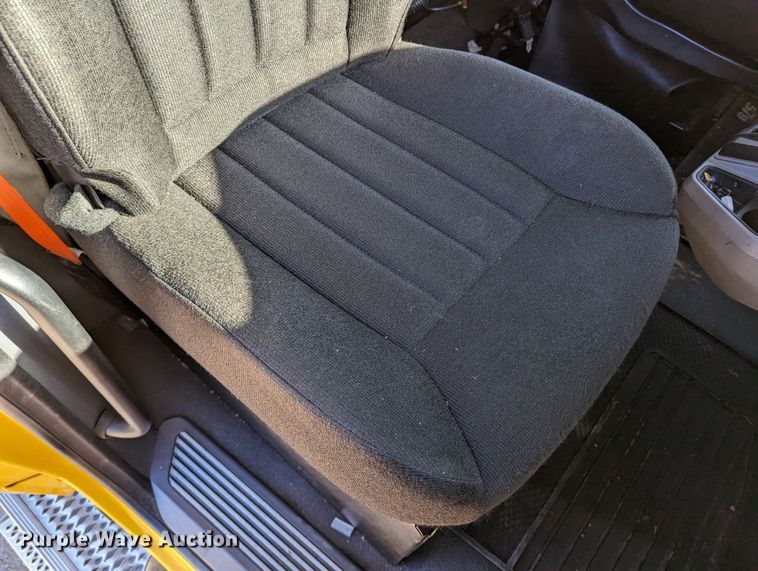 image for item LP9151 2016 Peterbilt 579 semi truck