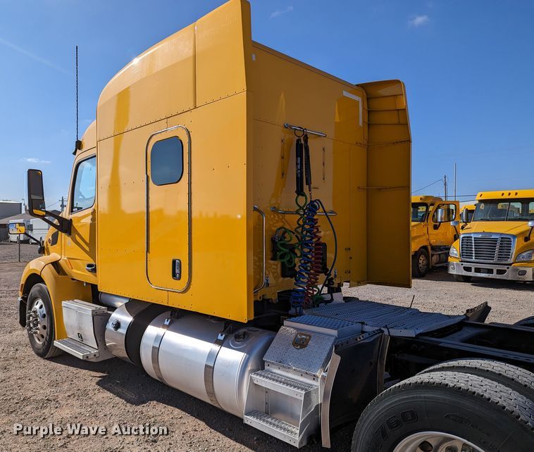 image for item LP9151 2016 Peterbilt 579 semi truck