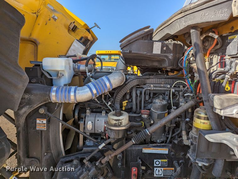 image for item LP9151 2016 Peterbilt 579 semi truck