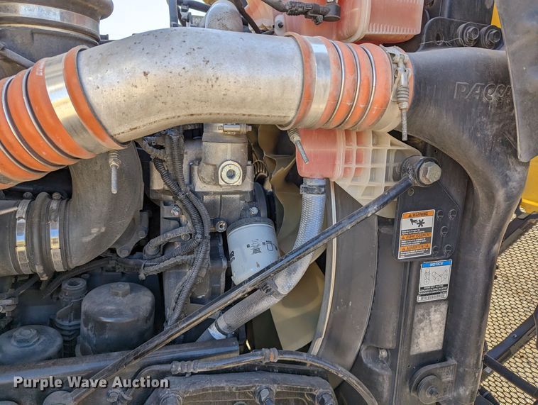 image for item LP9151 2016 Peterbilt 579 semi truck