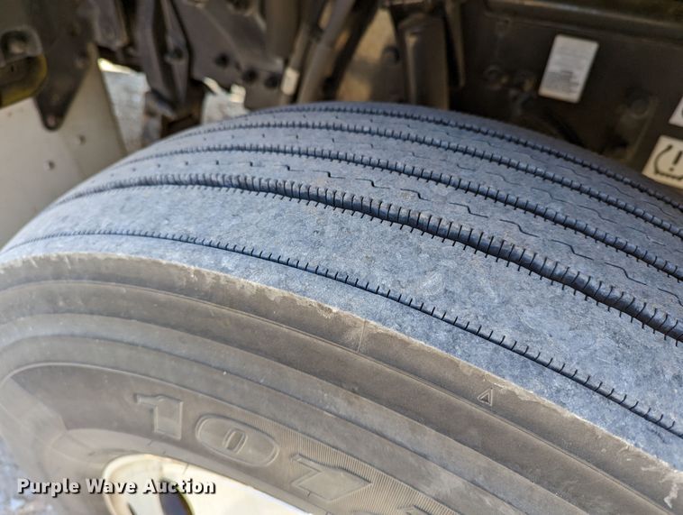 image for item LP9151 2016 Peterbilt 579 semi truck