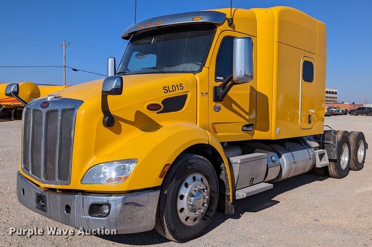 image for item LP9152 2016 Peterbilt 579 semi truck