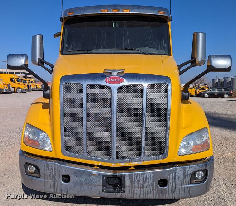 image for item LP9152 2016 Peterbilt 579 semi truck