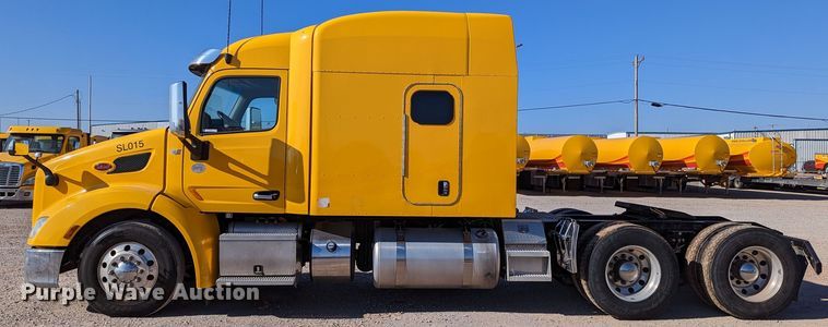 image for item LP9152 2016 Peterbilt 579 semi truck