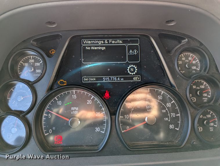 image for item LP9152 2016 Peterbilt 579 semi truck