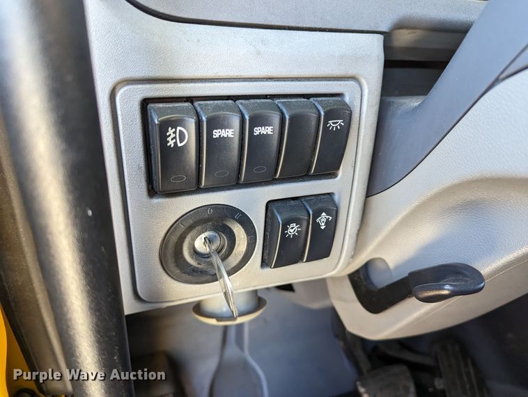 image for item LP9152 2016 Peterbilt 579 semi truck