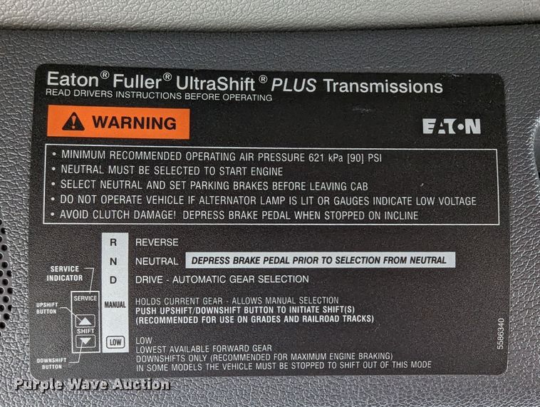 image for item LP9152 2016 Peterbilt 579 semi truck