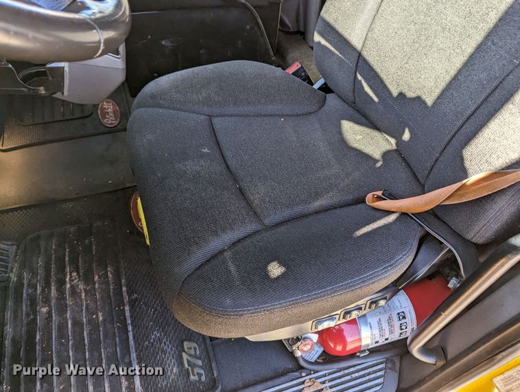 image for item LP9152 2016 Peterbilt 579 semi truck