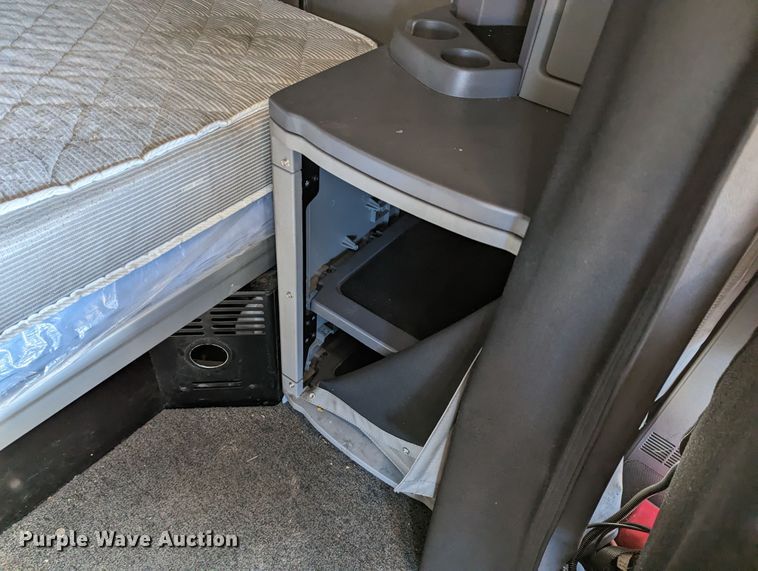 image for item LP9152 2016 Peterbilt 579 semi truck