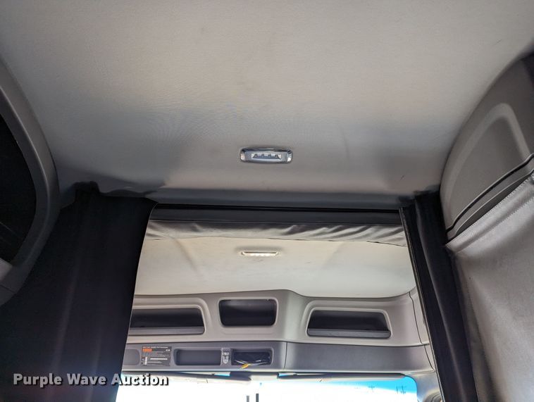 image for item LP9152 2016 Peterbilt 579 semi truck