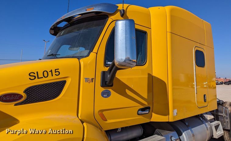 image for item LP9152 2016 Peterbilt 579 semi truck