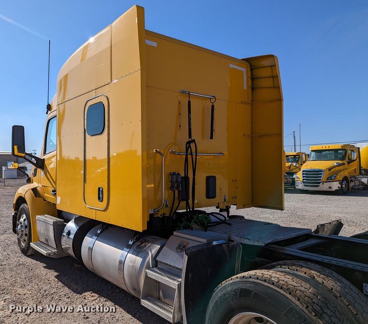image for item LP9152 2016 Peterbilt 579 semi truck