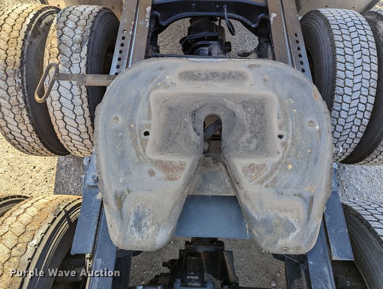 image for item LP9152 2016 Peterbilt 579 semi truck