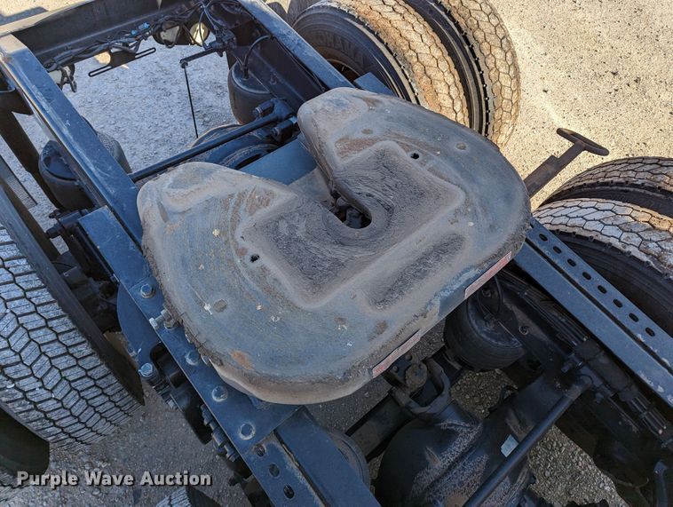 image for item LP9152 2016 Peterbilt 579 semi truck