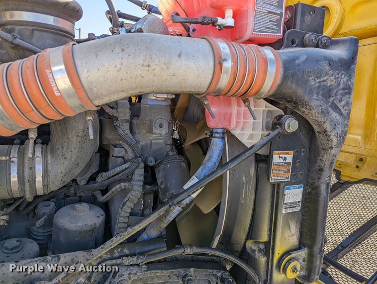 image for item LP9152 2016 Peterbilt 579 semi truck