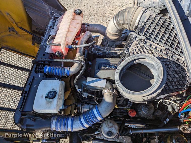 image for item LP9152 2016 Peterbilt 579 semi truck