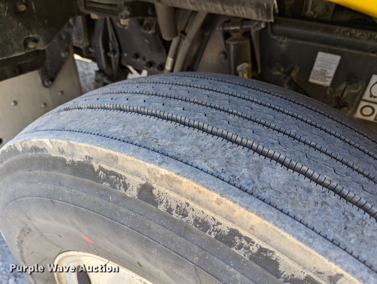 image for item LP9152 2016 Peterbilt 579 semi truck