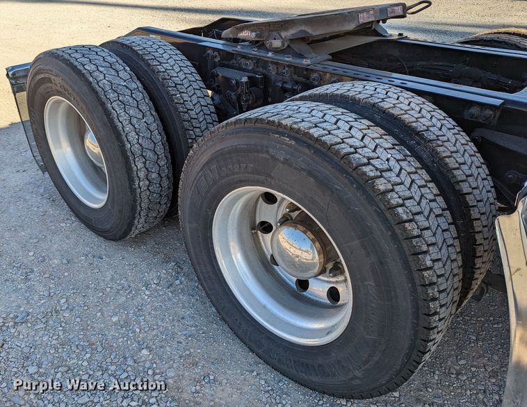 image for item LP9152 2016 Peterbilt 579 semi truck