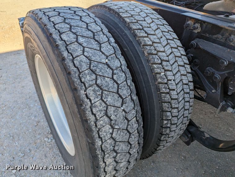 image for item LP9152 2016 Peterbilt 579 semi truck