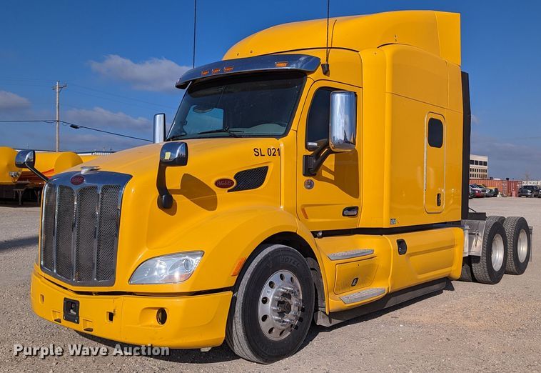 image for item LP9153 2018 Peterbilt 579  semi truck
