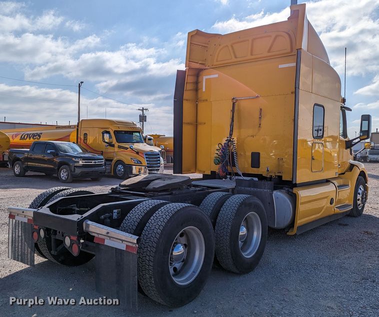 image for item LP9153 2018 Peterbilt 579  semi truck