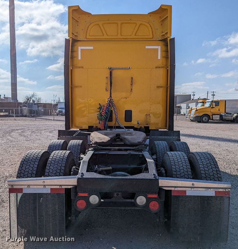 image for item LP9153 2018 Peterbilt 579  semi truck