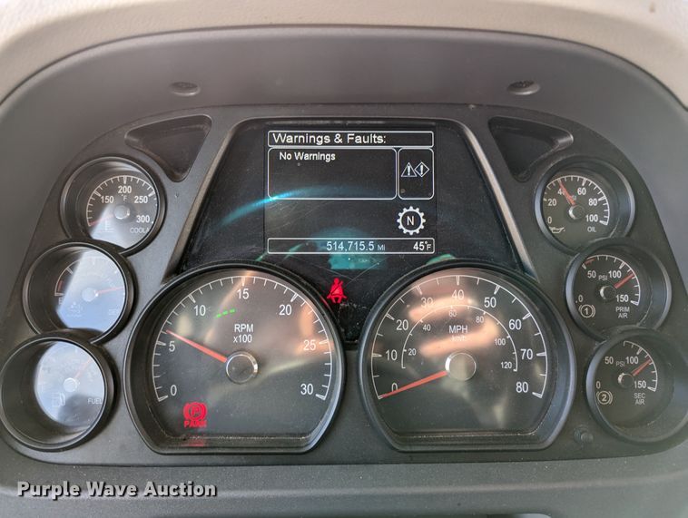 image for item LP9153 2018 Peterbilt 579  semi truck