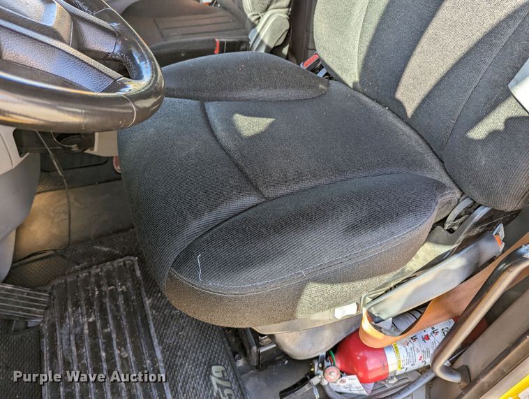 image for item LP9153 2018 Peterbilt 579  semi truck