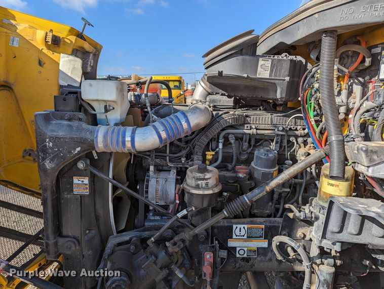 image for item LP9153 2018 Peterbilt 579  semi truck