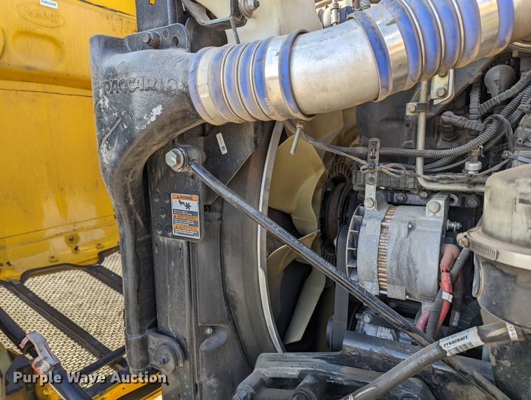 image for item LP9153 2018 Peterbilt 579  semi truck