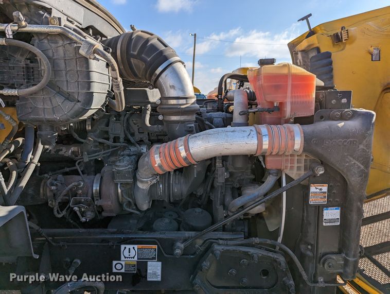 image for item LP9153 2018 Peterbilt 579  semi truck