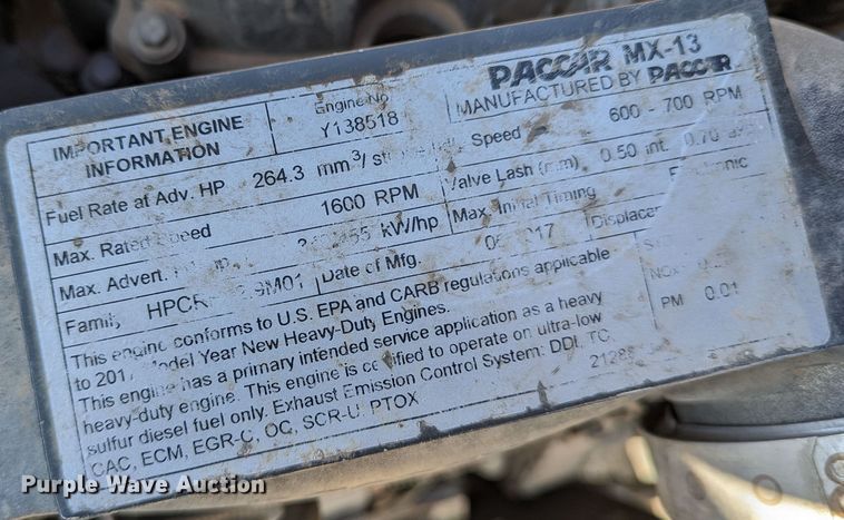 image for item LP9153 2018 Peterbilt 579  semi truck