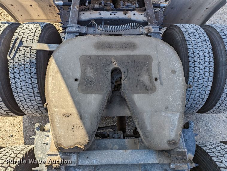 image for item LP9153 2018 Peterbilt 579  semi truck