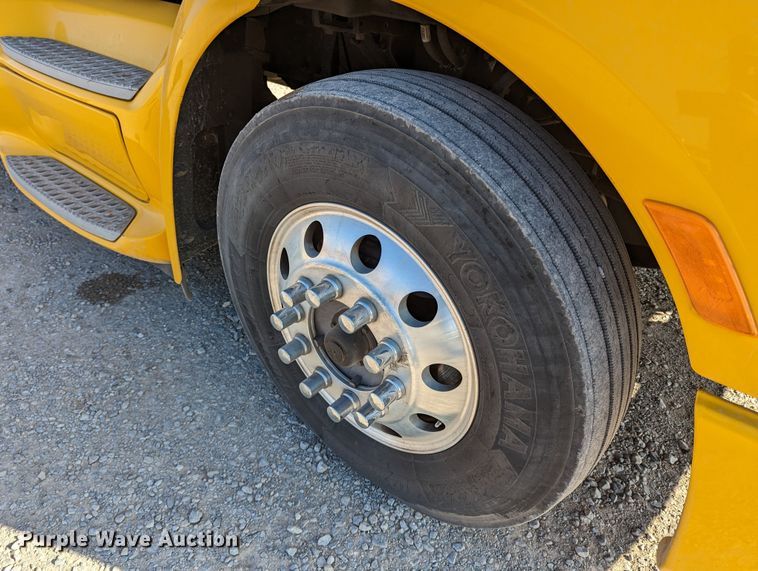 image for item LP9153 2018 Peterbilt 579  semi truck