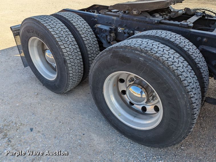 image for item LP9153 2018 Peterbilt 579  semi truck